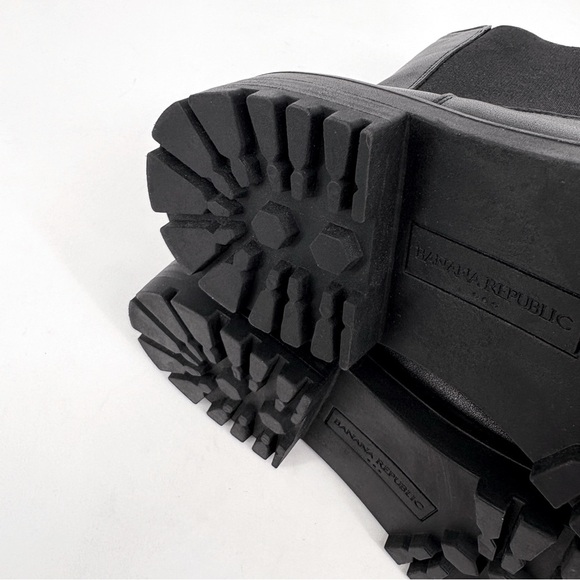 BANANA REPUBLIC | Lugg Sole Leather Chelsea Boots in Black | Sz 8.5 - Picture 13 of 14